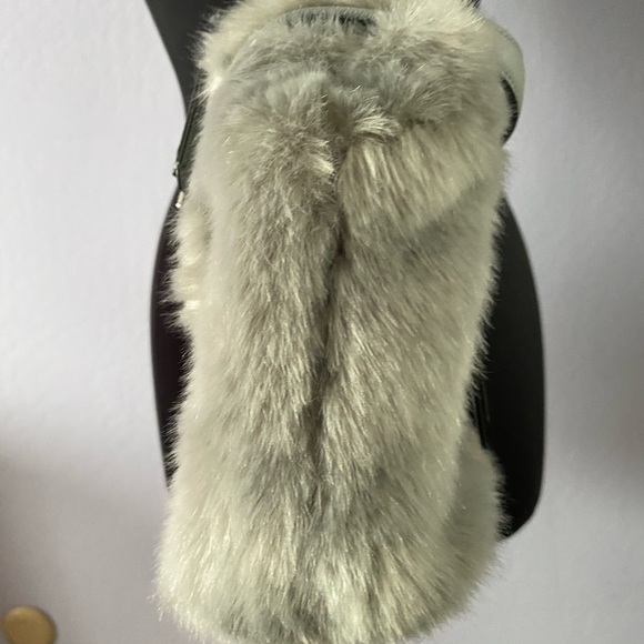 Calvin Klein Leilani micro pebble top crossbody furry grey bag - Picture 2 of 11